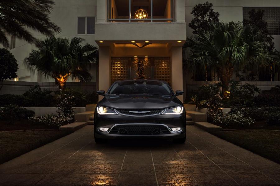  Chrysler 200 2015 года  (фото 15 из 207)